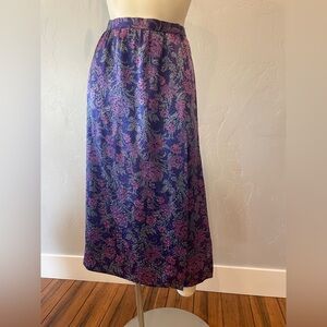 Women’s vintage 100% silk Doncaster, Floral Purple and Pink Skirt 26” waist